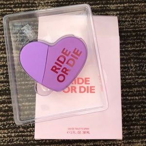 👋🏼NO LONGER AVAILABLE👋🏼KKW Kimoji Heart